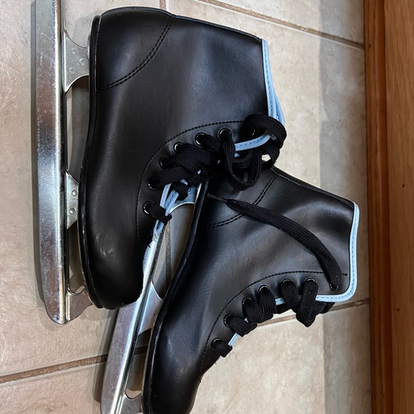 American Little Rocket Beginner Ice Skates - Picture 6 of 6